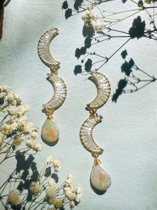 Dancing Moons with Pearls