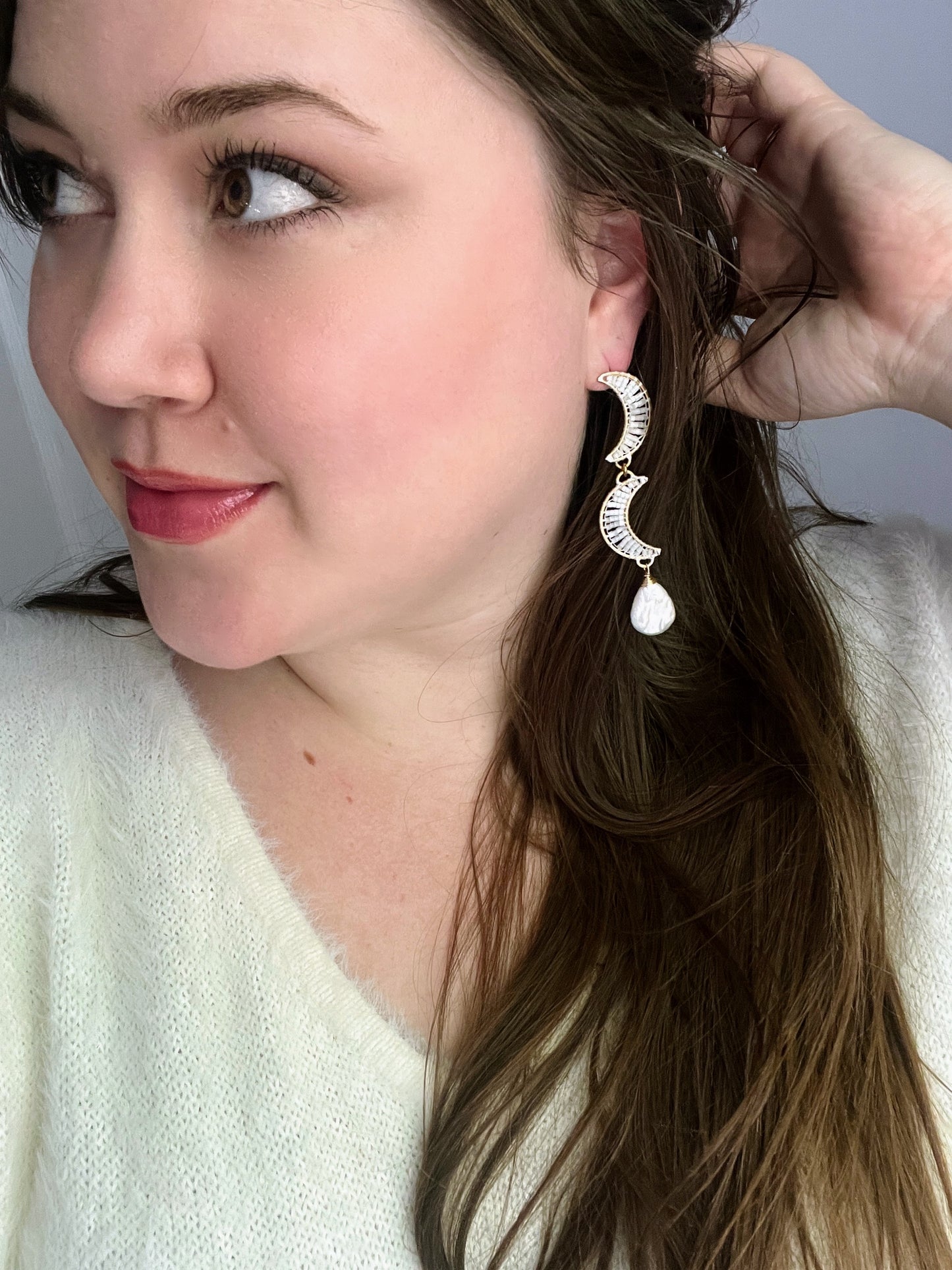 Dancing Moons with Pearls