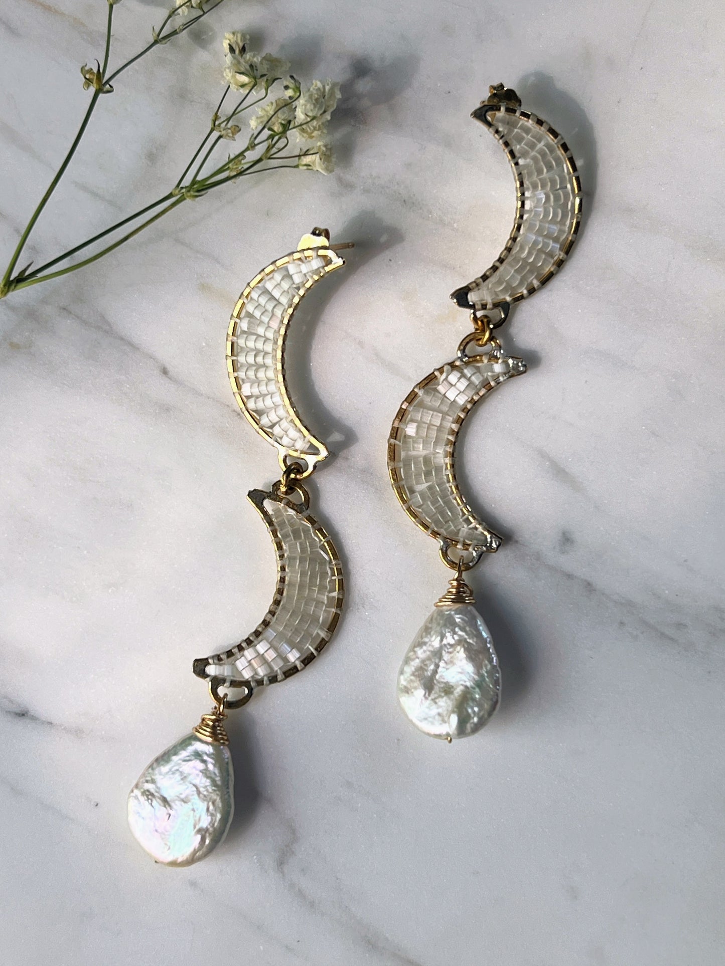 Dancing Moons with Pearls